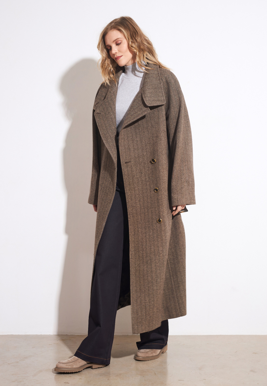 Brown double-breasted coat with raglan sleeve